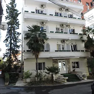 La Favorita Тирана